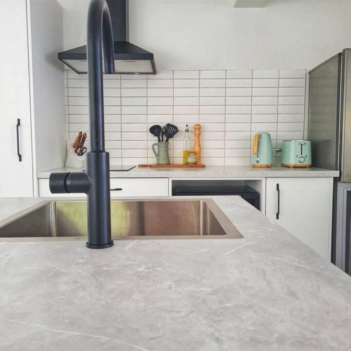 Beachfront Escape Collingwood Bagian luar foto