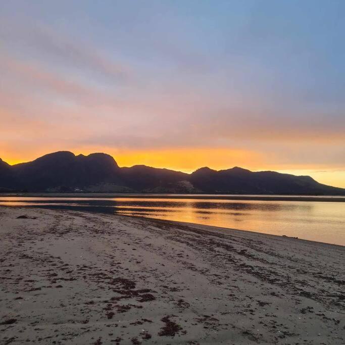 Beachfront Escape Collingwood Bagian luar foto