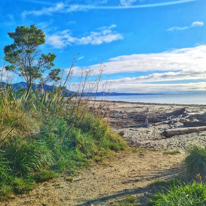 Beachfront Escape Collingwood Bagian luar foto